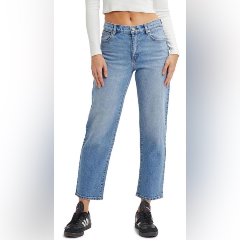 216.  Abrand 95 Mid Straight Crop Felicia Jeans